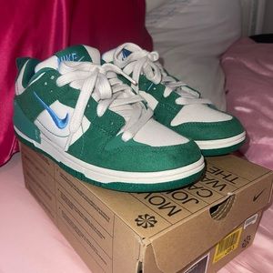 NIKE DUNKS